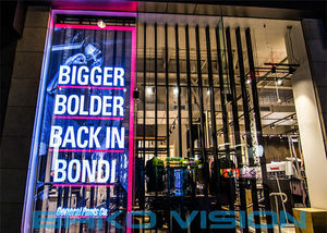 หน้าจอ <span class=keywords><strong>LED</strong></span> แบบใสสำหรับโฆษณาติดผนังกระจกหน้าต่างวิดีโอให้ความสว่างสูงภายในอาคารสัญญาณอิเล็กทรอนิกส์ - Product Image 2