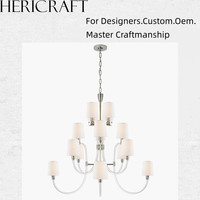 Lustre à deux niveaux en acrylique transparent avec bras courbés en laiton et abat-jour en lin, grand lustre de style transitionnel pour villa, hall d'entrée, escalier