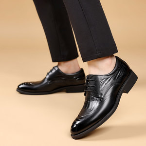 รองเท้าหนังธุรกิจสำหรับผู้ชาย ทำจากหนังแท้คุณภาพสูง ตกแต่งด้วยลายโบรก เหมาะสำหรับการเดินทาง - Product Image 1