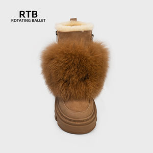 Botas de nieve de piel cálida de invierno con una suela de goma de una pieza de gamuza y piel y forro de lana grueso antideslizante ligero de lujo - Product Image 3