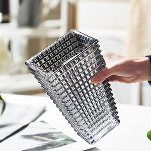 Jarrón de cristal cuadrado gris de mano, nueva decoración para sala de estar, arreglo de flores acampanadas, jarrón cuadrado nutritivo con agua - Product Image 4