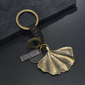 Llavero de Hoja de Ginkgo - Regalo para Hombre y Mujer - Aleación con Diseño de <span class=keywords><strong>Gato</strong></span> y Águila - Llavero Tejido Moderno y Retro - Venta al por Mayor Disponible - Product Image 1