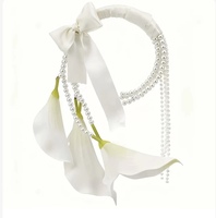 Bouquet de lys calla en soie de style européen avec chaîne de perles, arrangement nuptial cascade à tenir à la main