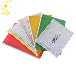 Sacs de poche rembourrés à bulles en plastique Ziplock réutilisables imprimés personnalisés matériau à bulles poly imperméable pour sacs postaux cosmétiques - Product Image 1