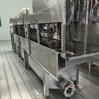 Ligne de production complète en acier pour abattoir de poulet mobile compact 300-500 BPH avec plumeuse