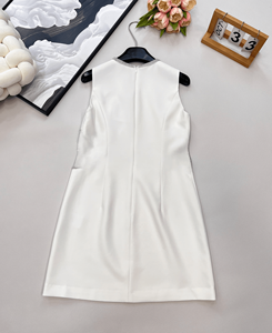 Vestido sin mangas con cuello redondo y adornos de diamantes de imitación, minivestido formal con cintura recortada para cócteles y eventos - Product Image 2