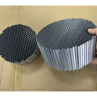 Panneau sandwich en aluminium alvéolaire hexagonal gaufré avec un design populaire pour l'industrie de l'aluminium alvéolaire