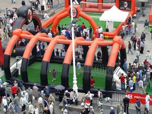 Fabricant Zhenmei Terrain <span class=keywords><strong>de</strong></span> jeux gonflable en PVC personnalisé <span class=keywords><strong>pour</strong></span> l'extérieur Jam <span class=keywords><strong>de</strong></span> football Terrain <span class=keywords><strong>de</strong></span> football gonflable avec <span class=keywords><strong>cage</strong></span> gonflable - Product Image 2