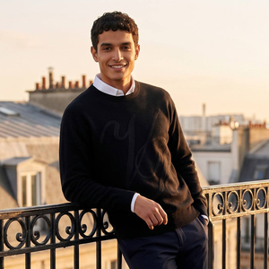 Maglione 100% Lana di Pecora con Monogramma Jacquard Tono su Tono, Servizio Etichetta Personalizzata e Logo, Vendita all'Ingrosso di Piccoli Lotti con Stili Misti - Product Image 1