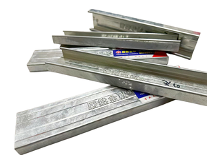 <span class=keywords><strong>Rail</strong></span> de suspension de <span class=keywords><strong>plafond</strong></span> en acier zingué au design moderne, facile à installer et personnalisable en longueur - Product Image 2