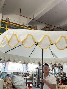 Venta caliente de color personalizado al aire libre paraguas poste central para playa jardín restaurante muebles hechos de poliéster duradero <span class=keywords><strong>Base</strong></span> incluida - Product Image 3