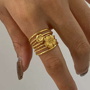 Bagues empilées en acier inoxydable pour femmes, ensemble de bijoux de fête au design géométrique floral - Product Image 3