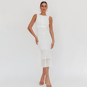 Vestido midi fruncido de un solo hombro con capa transparente para la noche - Product Image 3