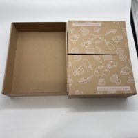 Boîte à gâteau pliable en carton ondulé recyclable, sans danger pour les aliments, respectueuse de l'environnement, avec gaufrage à chaud doré, pelliculage mat, taille personnalisable