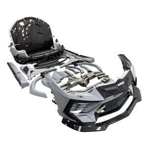 Kit carrosserie M Style en fibre de carbone sèche pour <span class=keywords><strong>Lamborghini</strong></span> <span class=keywords><strong>Urus</strong></span> : pare-chocs avant, pare-chocs arrière, aileron arrière, capot, garde-boue, échappement, jupes latérales - Product Image 1