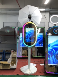Miroir photomaton 21,5 pouces avec éclairage LED RVB, miroir magique ovale pour selfie avec appareil photo et imprimante, écran tactile - Product Image 3