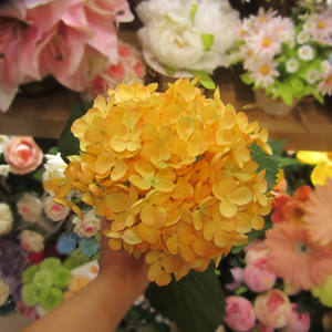 Bellissimi Petali Gialli di Ortensia Artificiale in Seta per Decorazioni di Laurea, Festa del Papà, Festa della Mamma e Halloween - Product Image 2