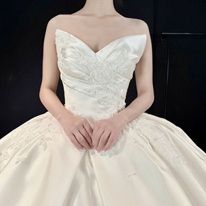 Abito <span class=keywords><strong>da</strong></span> <span class=keywords><strong>Sposa</strong></span> Principessa in Raso con Applique in Offerta Speciale, Linea ad A Avorio Bianco Gonfio Lussuoso Abito <span class=keywords><strong>da</strong></span> <span class=keywords><strong>Sposa</strong></span> in Raso con Guanti - Product Image 4