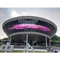 Écran LED transparent à grille haute luminosité pour intérieur, idéal pour les centres commerciaux, les bureaux, les halls d'accueil et les salles d'exposition