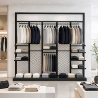 Étagère murale en treillis métallique pour vêtements, avec étagères cantilever et cadre lumineux supérieur, sur mesure