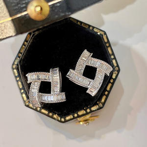 Orecchini a Perno Geometrici in Oro Bianco con Zirconi Taglio Baguette, Placcati in Rodio, Gioielli da Festa per Donna - Product Image 4