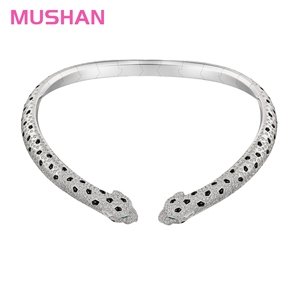 قلادات فضية عيار 925 من مصنع ميشان للمجوهرات للنساء، قلادة فهد مطلية بالمينا مع ألماس عالي الكربون - Product Image 1