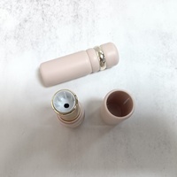 Tube de rouge à lèvres vide rose nude mat style fille mignon, avec capuchon coulissant, conteneur de baume à lèvres, anneau métallique argenté, logo personnalisé imprimé sur écran, en ABS