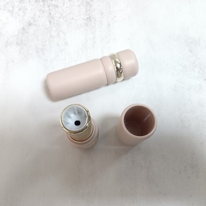 Tube de rouge à lèvres vide rose nude mat style fille mignon avec capuchon coulissant, conteneur de baume à lèvres avec anneau métallique argenté, emballage cosmétique personnalisé avec logo - Product Image 3