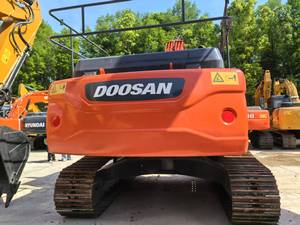 รถขุดดิน Doosan DX 260LC สีแดง อุปกรณ์ก่อสร้างงานหนักสีส้ม - Product Image 4