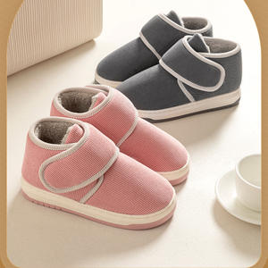 Chaussures d'hiver chaudes pour les seniors, bottes de neige antidérapantes avec doublure en peluche pour hommes - Product Image 3