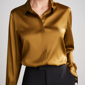 Camicetta da <span class=keywords><strong>Donna</strong></span> Minimalista <span class=keywords><strong>in</strong></span> Seta Satinata Dorata di Lusso a Maniche Lunghe con Bottoni, Ideale per Primavera/Estate - Vendita Diretta - Product Image 6
