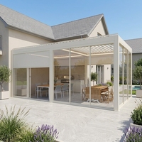 Pergola bioclimatique motorisée intelligente en aluminium blanc 4x3 avec écran zip et éclairage LED pour bâtiments de jardin professionnels