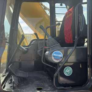 Excavadora de cadenas Komatsu PC200 con capacidad de cazo de 1.6 m y alta eficiencia operativa, maquinaria mediana para movimiento de tierras - Product Image 6