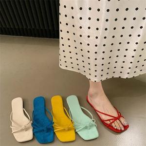 Élégantes sandales à talon carré pour femmes, à bout ouvert, à talon épais et bas, chaussures d'été habillées pour la plage - Product Image 2