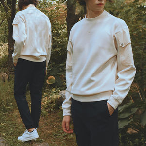 Sweat-shirts pour hommes KingSen Custom Pockets, col rond, épaules tombantes, style rétro streetwear, en coton. - Product Image 1