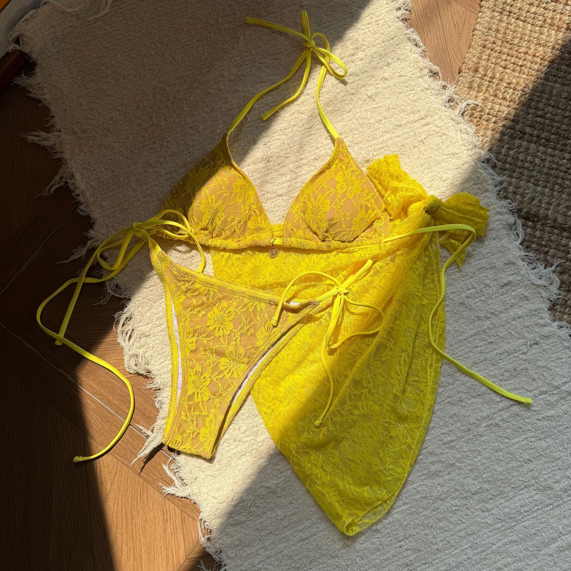 Jaune