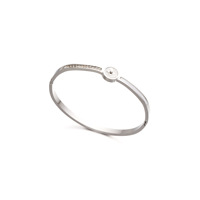 Vente en gros de bijoux en acier inoxydable d'inspiration luxueuse bracelet pour femmes bijoux en plaqué or accessoires cadeaux bracelet non terni