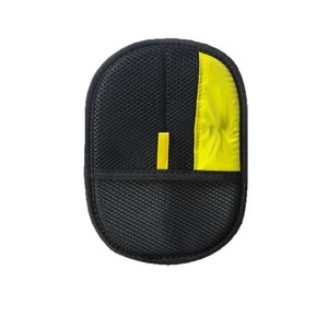 ถุงมือกำจัดขนสัตว์เลี้ยง Happy Living รุ่น Yellow Label ป้องกันไฟฟ้าสถิตย์ โพลีเอสเตอร์ สำหรับสุนัขขนาดใหญ่ อุปกรณ์กรูมมิ่ง - Product Image 2