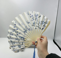 Éventails décoratifs japonais Xinhui pour mariée, magnifiques éventails pliants à pompons, petits éventails en bambou pour cadeau de mariage