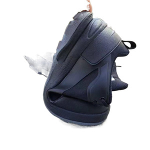 รองเท้าออกกำลังกายแบบครอสเทรนนิ่ง สีดำ ผ้าตาข่าย กันลื่น ระบายอากาศได้ดี น้ำหนักเบา สำหรับทุกเพศ ส้นเตี้ย เหมาะสำหรับเดินป่าและออกกำลังกายกลางแจ้ง - Product Image 5