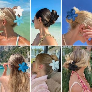กิ๊บหนีบผมพลาสติกกันลื่นลายดอกลีลาวดีสีชมพูพาสเทลสำหรับผู้หญิงผมหนา เหมาะสำหรับงานปาร์ตี้ ฮาวาย ชายหาด - Product Image 4