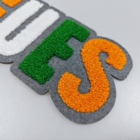 Patch brodé personnalisé en chenille avec lettres, support en feutre coloré, écussons brodés pour serviettes, badges thermocollants pour vestes universitaires