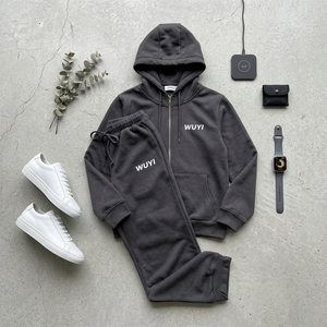 Ensemble de survêtement lourd pour homme tendance avec logo personnalisé WUYI – Sweat à capuche zippé et pantalon de survêtement large – Style Athleisure Vintage en Tech-Fleece - Product Image 3