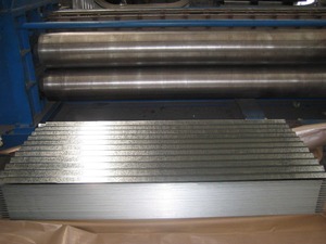 Panneaux de <span class=keywords><strong>toiture</strong></span> <span class=keywords><strong>en</strong></span> acier plat à longue portée, galvanisés, <span class=keywords><strong>en</strong></span> <span class=keywords><strong>zinc</strong></span> et aluminium, prix usine, 0,4 mm, étanches, pour la construction hôtelière - Product Image 4