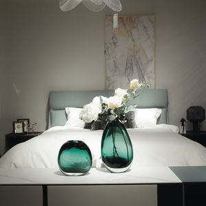 Jarrón de Vidrio Artesanal Color Esmeralda, Diseño Clásico de Hongo, Hecho a Mano - Product Image 6