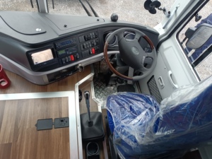 Nuevo autobús turístico de lujo de la marca China RHD, 72 asientos, motor delantero diésel, doble eje trasero, nuevo autobús en China - Product Image 5