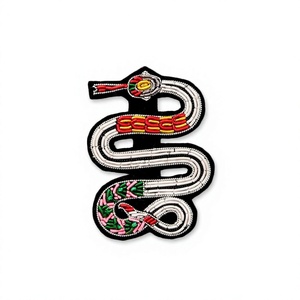 DISEÑO DE SERPIENTE INSIGNIA BORDADA SEDA - Product Image 1