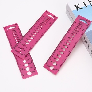 Regla de costura de plástico rosa de doble escala, herramienta auxiliar de tejer con medición de aguja para ropa de sastrería DIY - Product Image 2