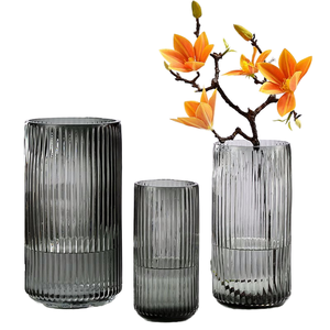 Vasi <span class=keywords><strong>in</strong></span> Vetro a Strisce Verticali Serie U, Decorazione <span class=keywords><strong>da</strong></span> Tavolo Fatta a Mano, Ecologica e Moderna per Soggiorno <span class=keywords><strong>in</strong></span> Stile Romano - Product Image 1