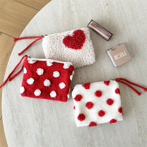 Borsa portaoggetti morbida in peluche da donna, portatile, carina, ecologica, in lana a pois, borsa da viaggio per cosmetici, borsa per il trucco in lana d'agnello - Product Image 1